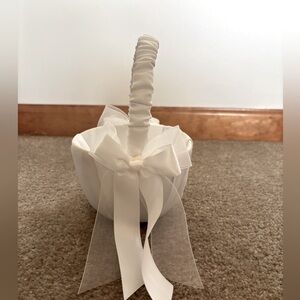 EUC Flower Girl Basket